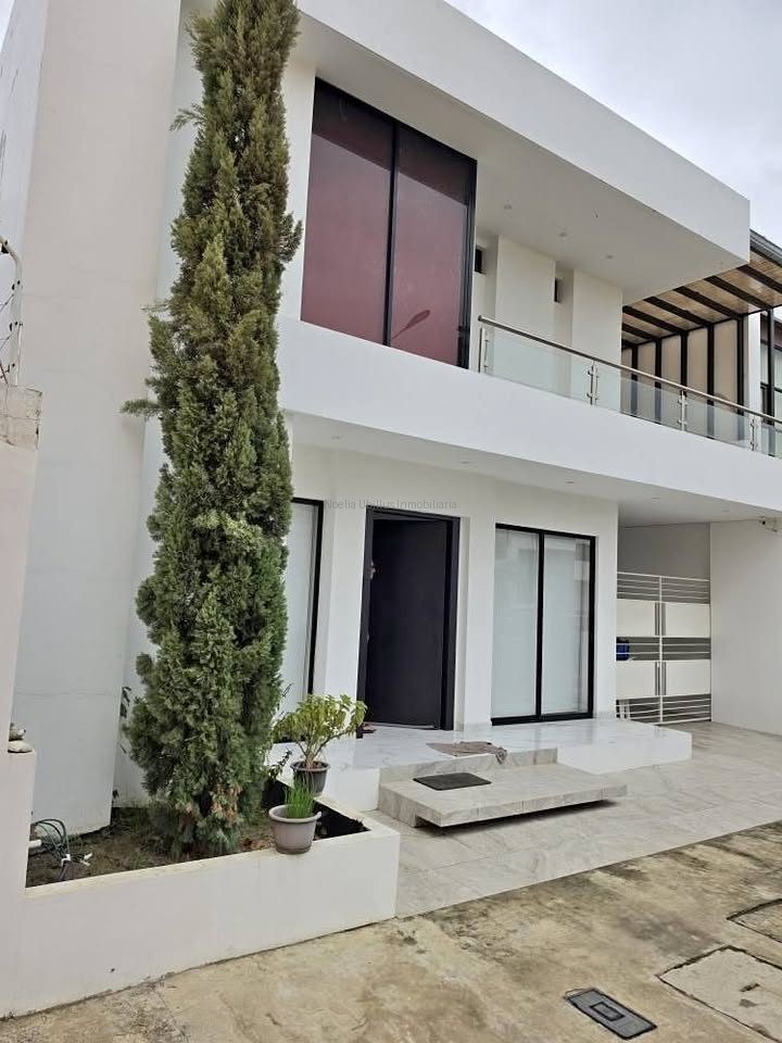 CASA EN VENTA - VILLA CLUB DEL NORTE PORTOVIEJO